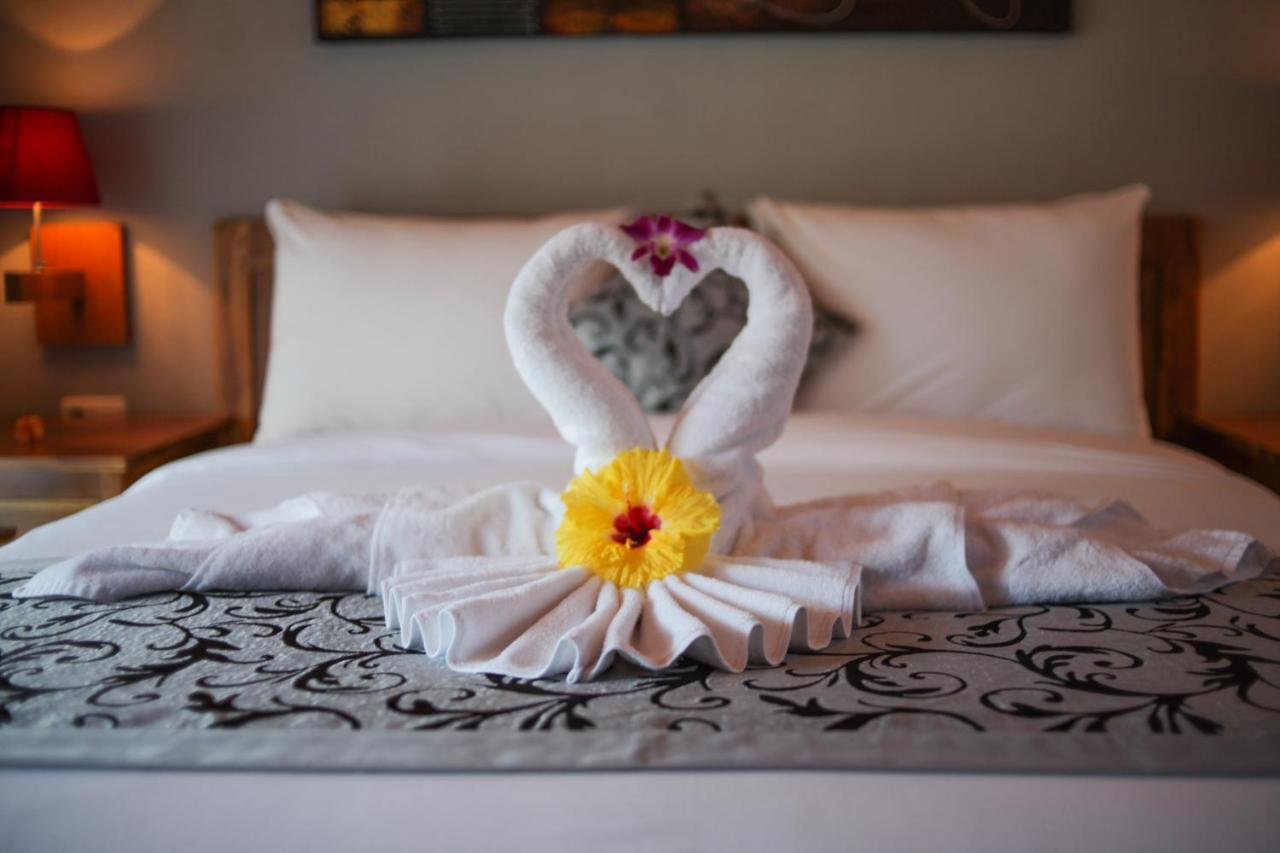 Suite with Pool View,1479862049:JPEG